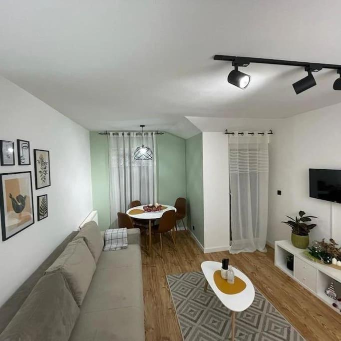 Apartman Element Krusevac Ngoại thất bức ảnh